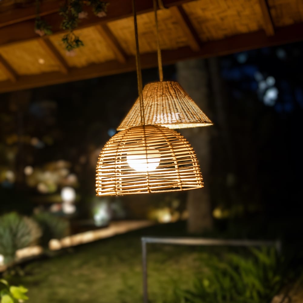 Bossa Hanging Lamp: Where convenience meets brilliance. Light up gardens, decks, or business areas with 900 lumens for 6-20 hours.