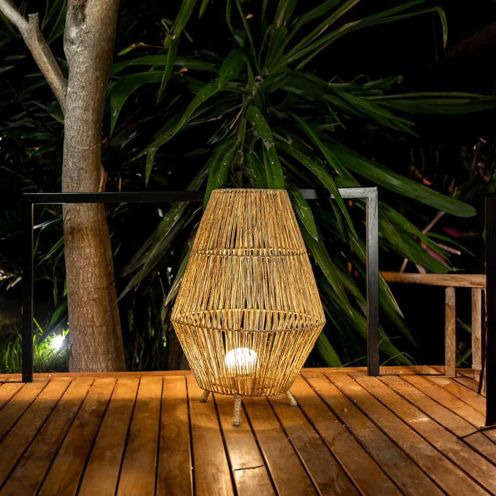Experience the harmony of nature & light with the Sisine 70 lamp. Wireless for portability, or cabled for nuanced light control.